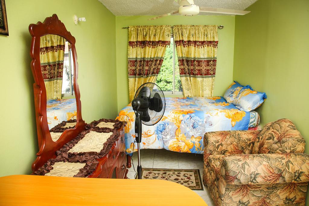Angel'S Apartment Jamaica Kingston Exteriör bild